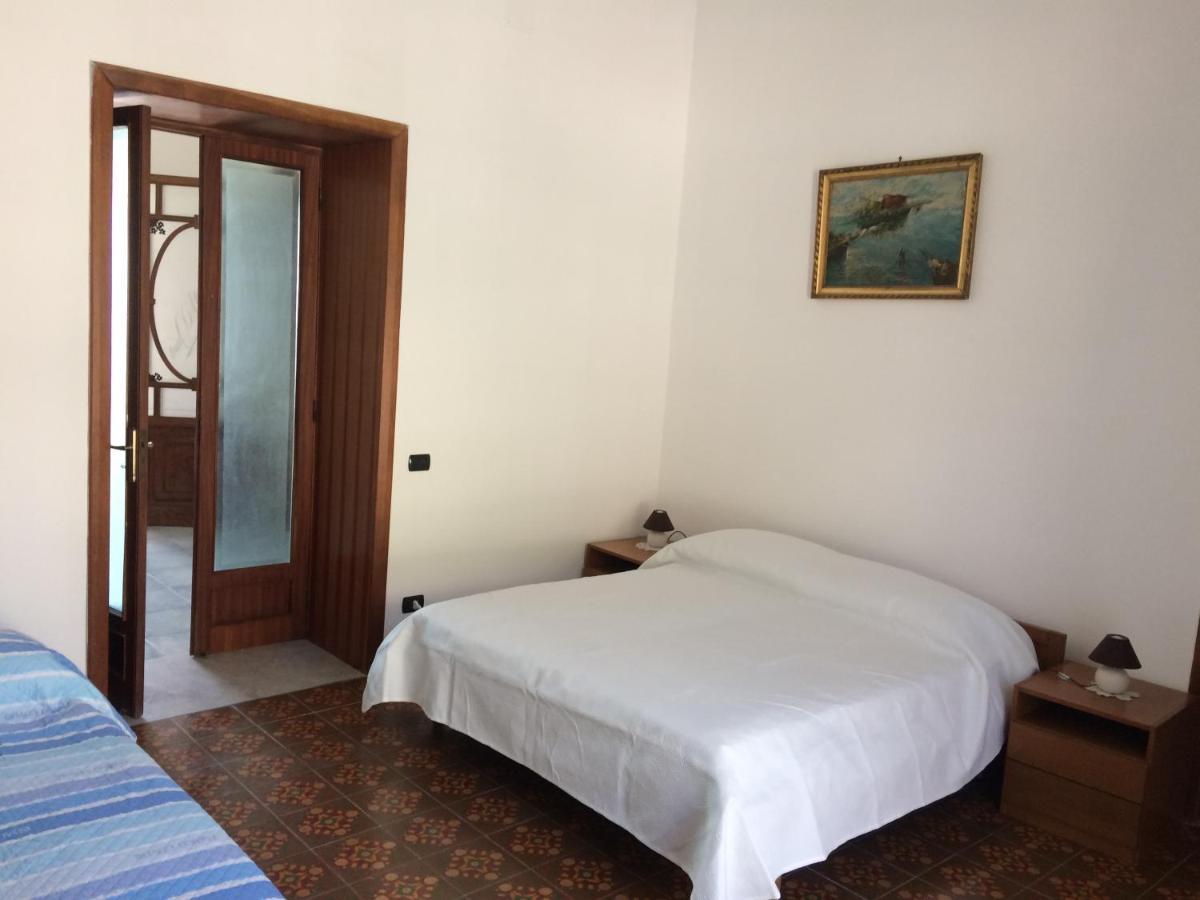 The Reef House Bed & Breakfast ปอซซุออลี ภายนอก รูปภาพ