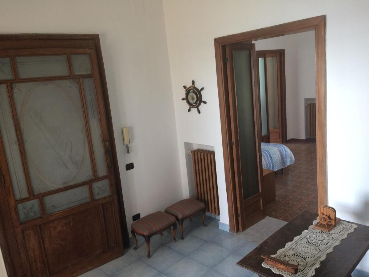The Reef House Bed & Breakfast ปอซซุออลี ภายนอก รูปภาพ